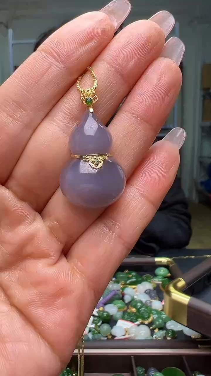 颈饰18K金镶嵌和田玉（多样性发货.发其一)12.30.82