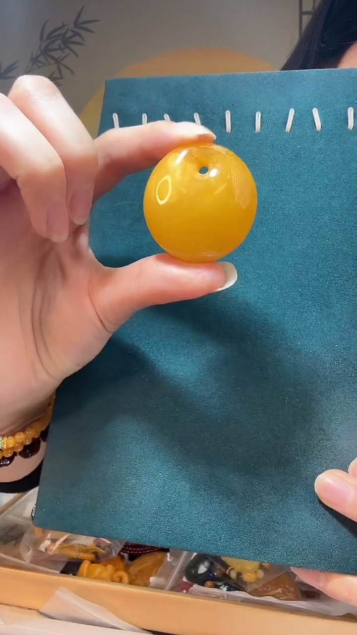 【闪购商品】琥珀裸石未镶嵌A0563天然蜜蜡绑绳