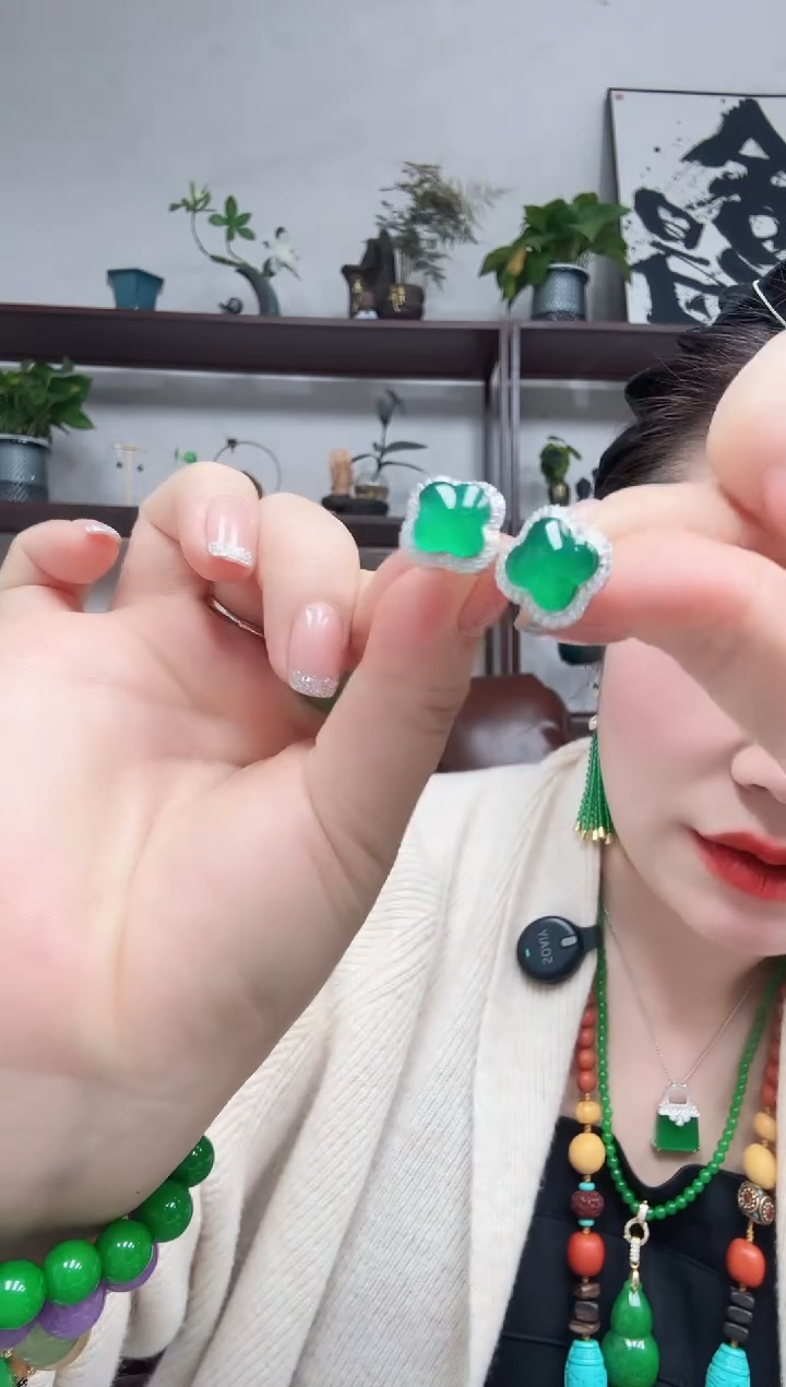 银S925镶嵌翡翠耳饰四叶草耳钉