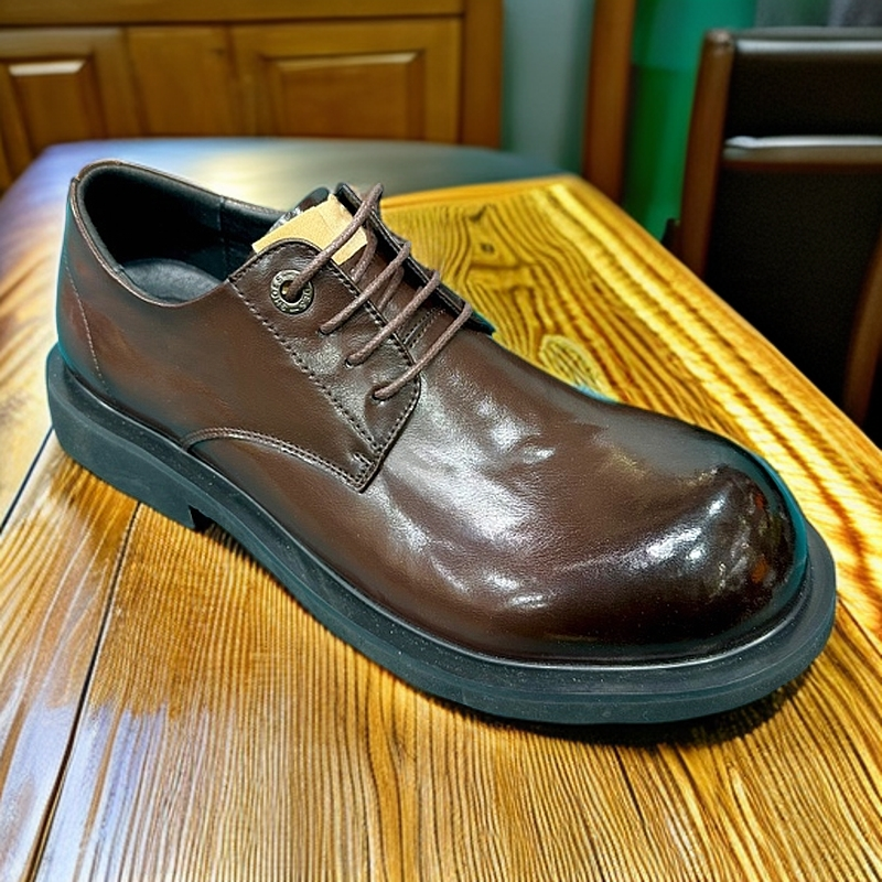 夏季透气男鞋2025春季商务透气皮鞋厚底方头复古黑色德比鞋潮时尚