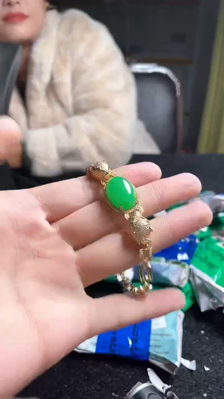 猛子收货精美吊坠