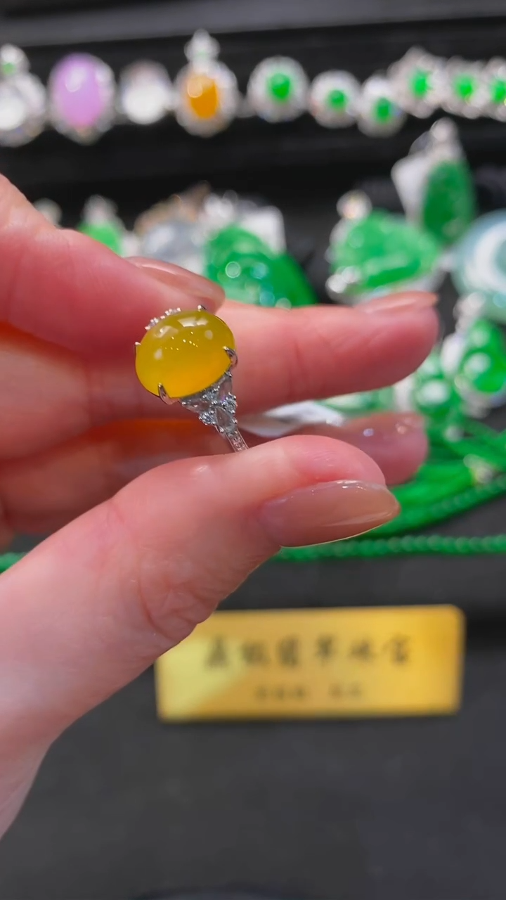 【闪购商品】翡翠颈饰18K金镶嵌戒指