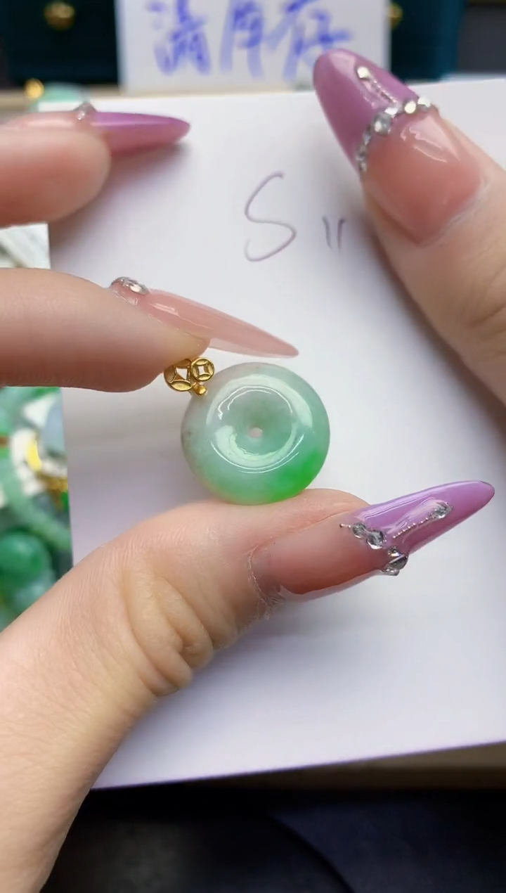 翡翠未镶嵌颈饰缅甸天然翡翠A货