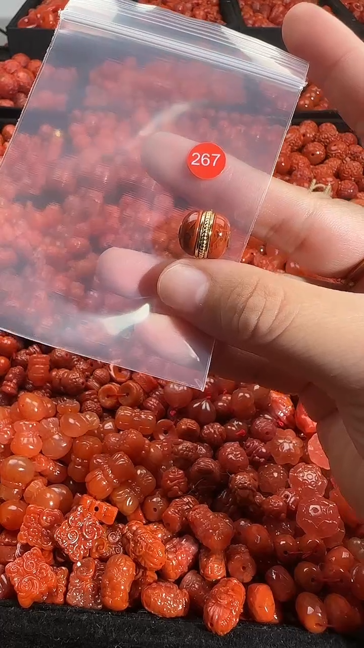 颈饰未镶嵌南红玛瑙1