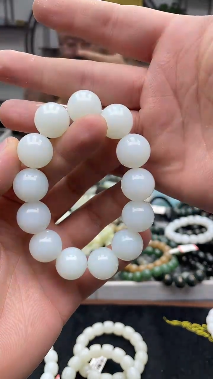 未镶嵌手串和田玉俄芭莎18
