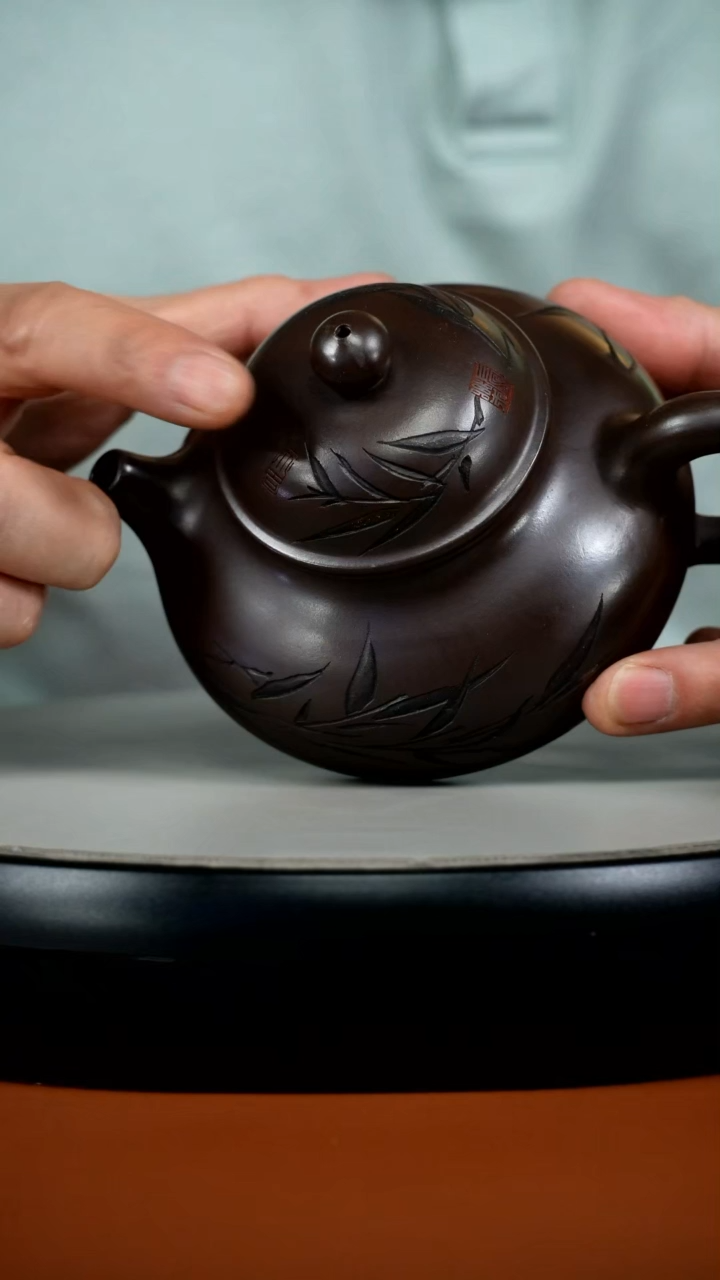 茶壶紫砂李传荣赤龙血砂竹刻容天300cc