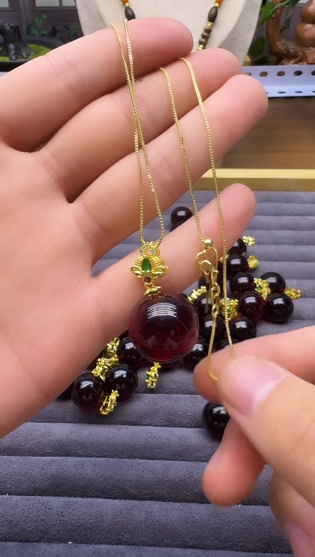 血珀吊坠(赠链)14K金镶嵌L77      