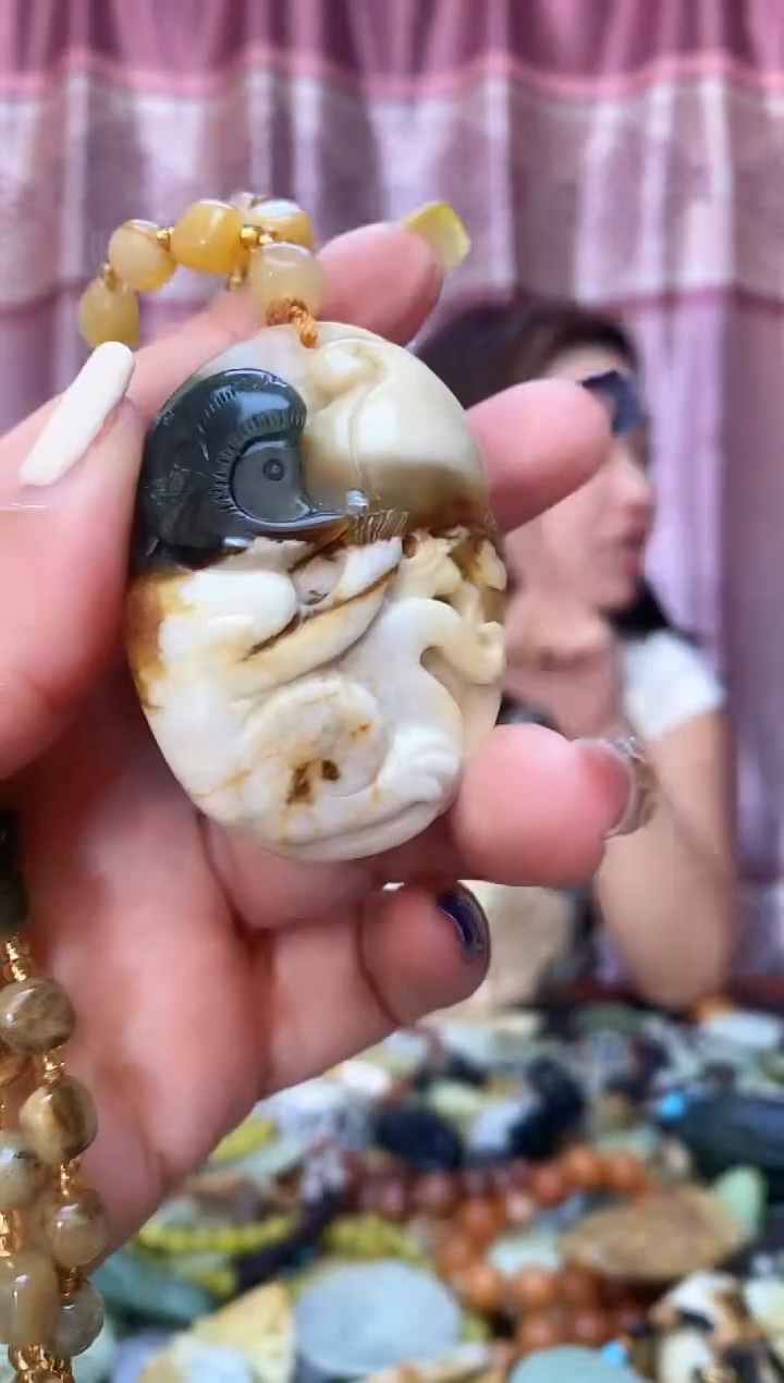 未镶嵌岫玉吊坠  