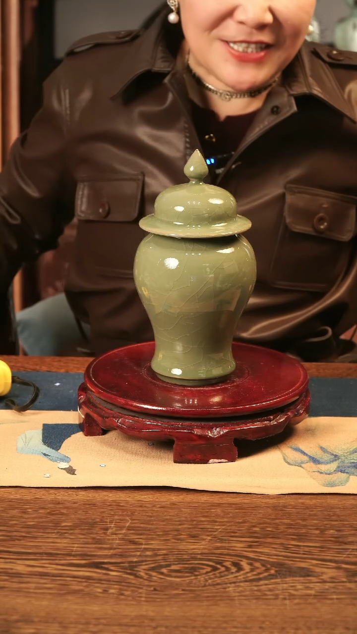 【闪购商品】纯手工 哥窑 豆青釉 将军罐