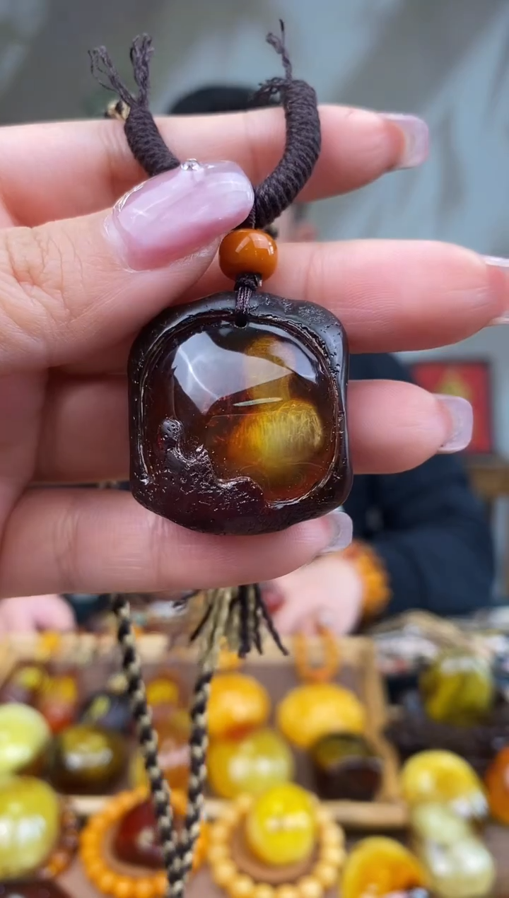 【闪购商品】琥珀裸石未镶嵌 基地发货 一物一证 顺丰包邮