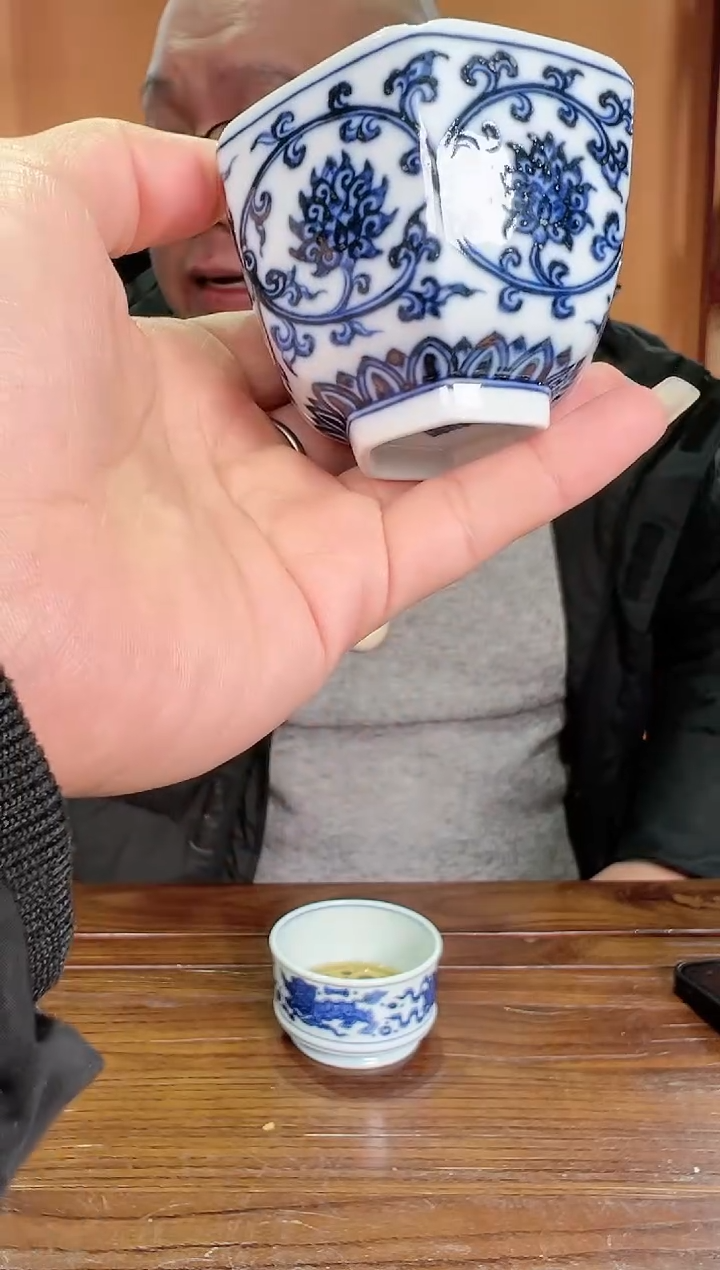 【闪购商品】玉汝柴窑青花缠枝六方杯