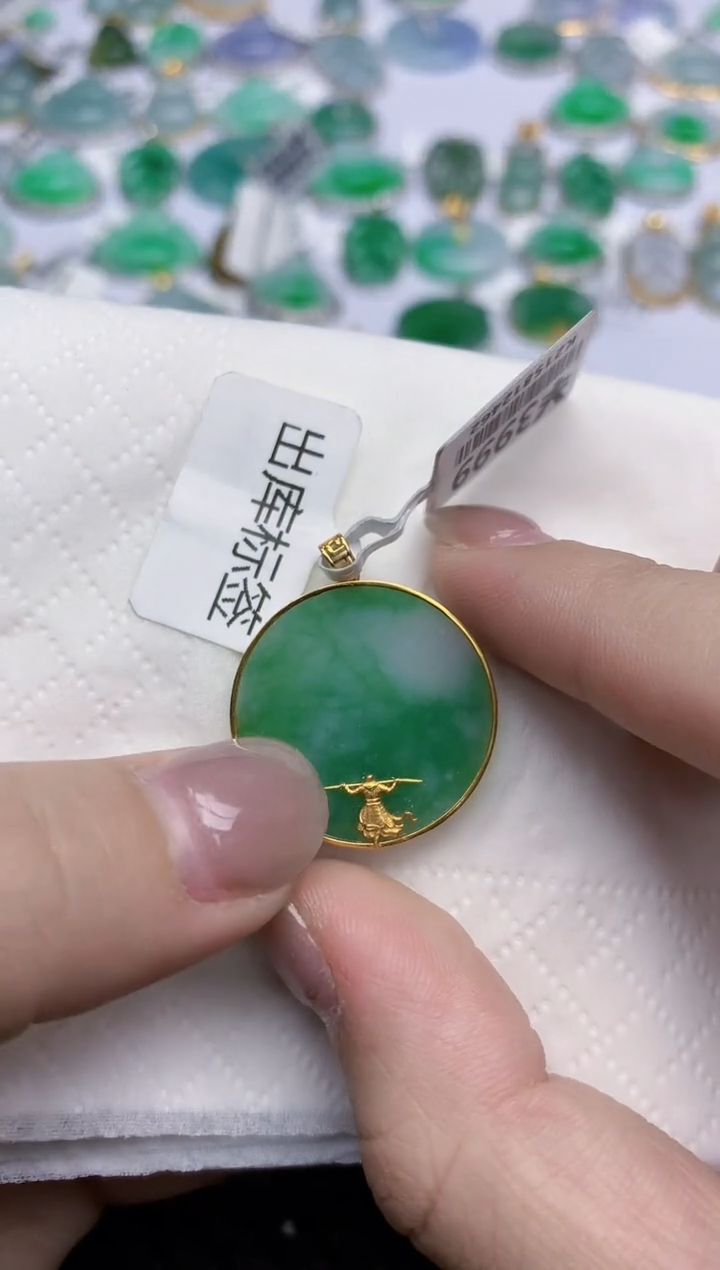 【闪购商品】翡翠颈饰18K金镶嵌天然翡翠A货