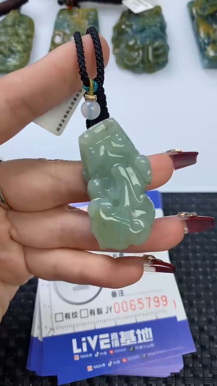【闪购商品】翡翠颈饰未镶嵌111111111111111