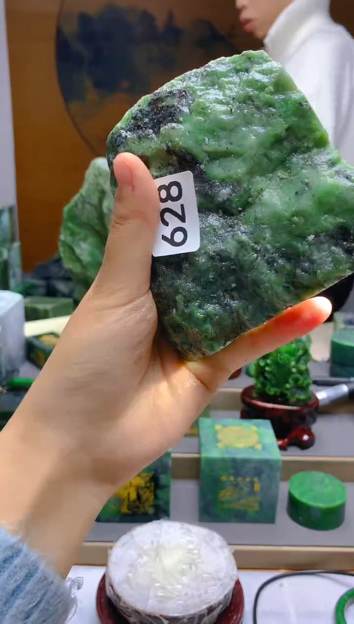 和田玉（碧玉）未镶嵌珠宝半成品1