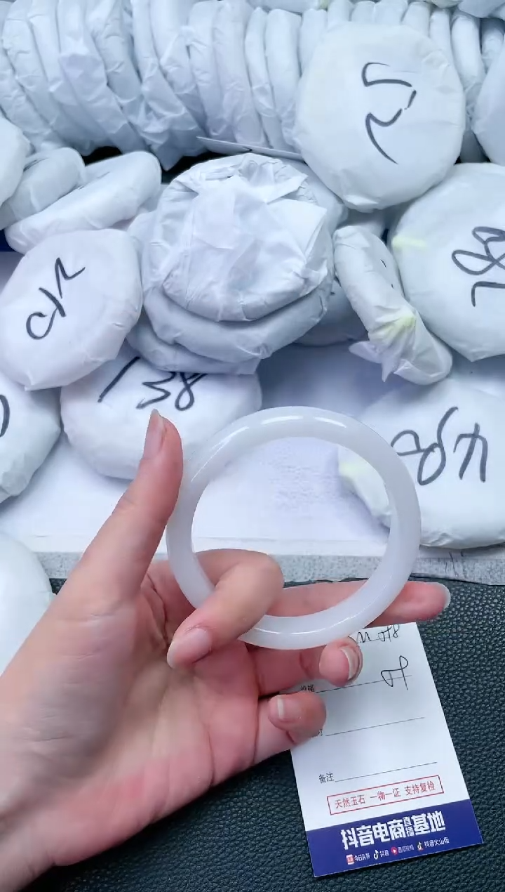 【闪购商品】石英质玉手镯未镶嵌M598