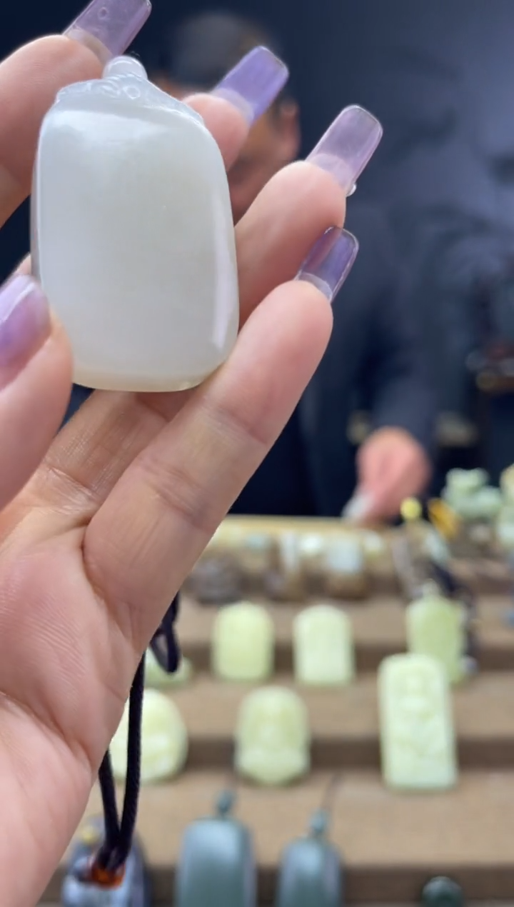 颈饰未镶嵌和田玉1