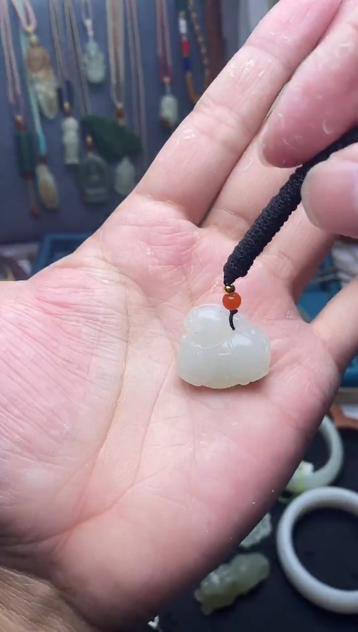 颈饰未镶嵌和田玉1