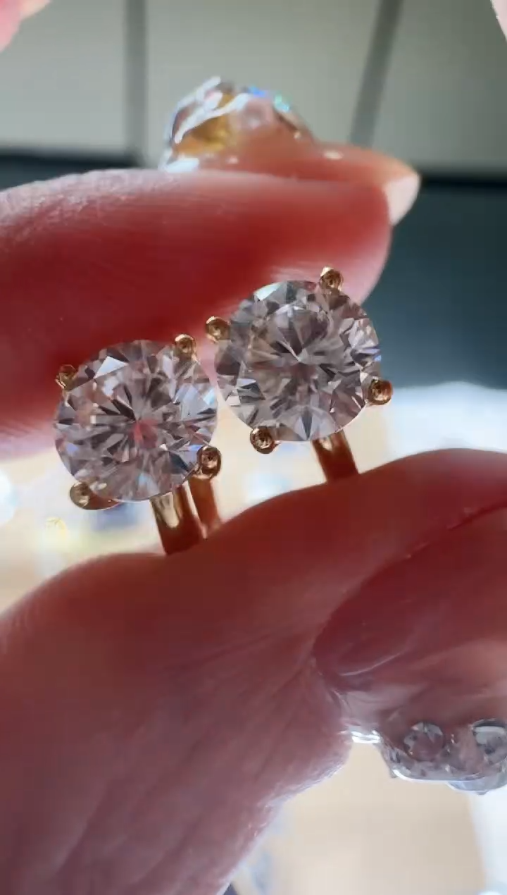 18K金镶嵌耳饰钻石胖胖耳扣