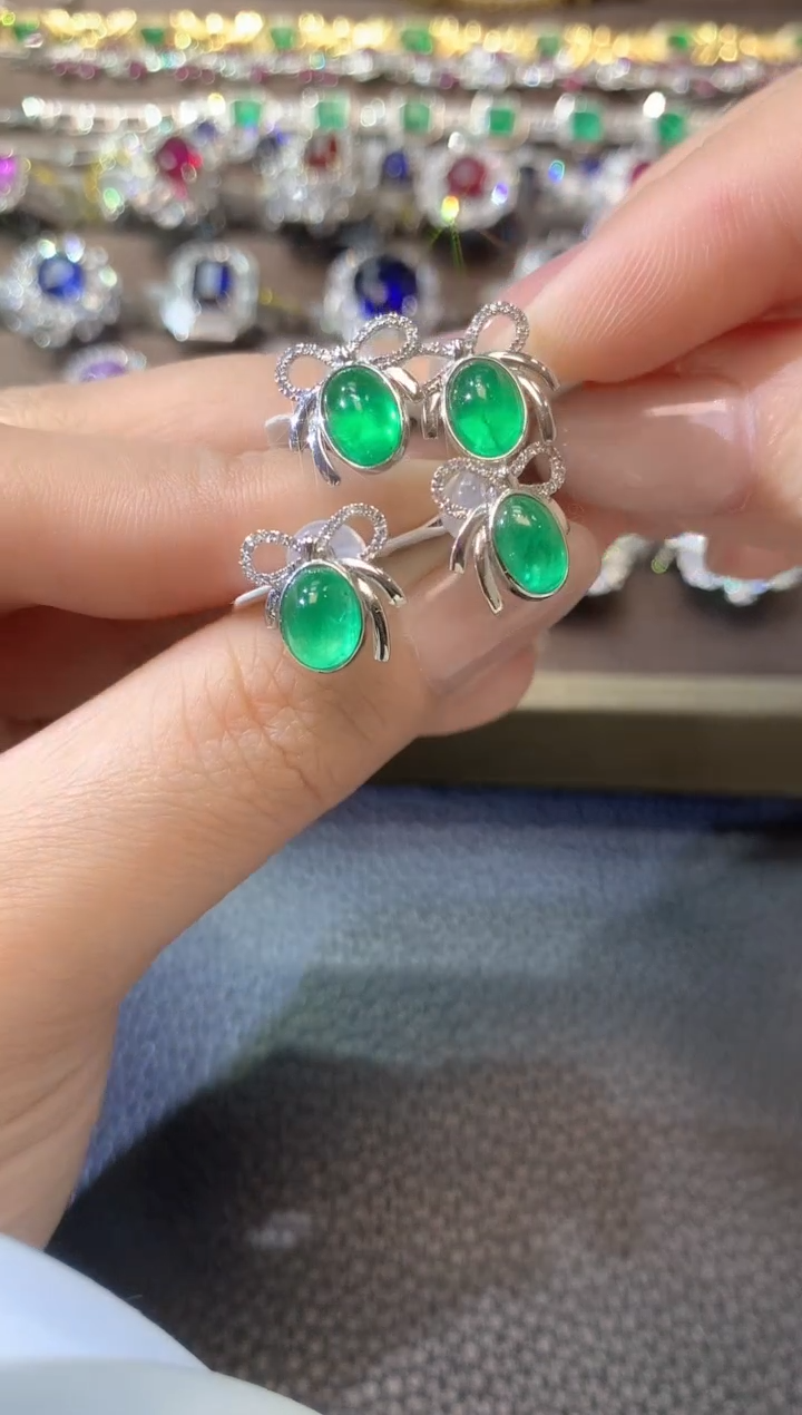 【闪购商品】祖母绿耳饰18K金镶嵌D15多样性发一件