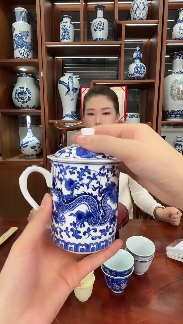 A05景德镇青花龙纹办公杯1只