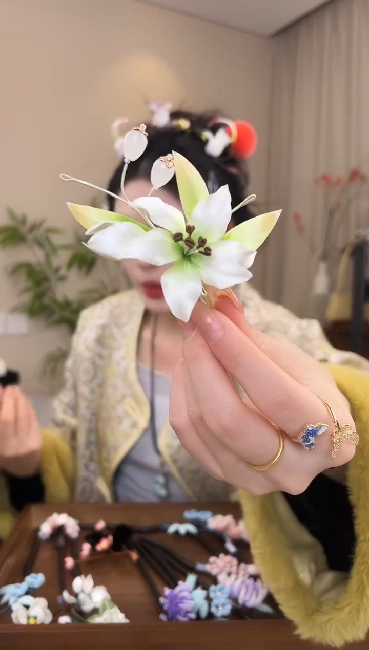 刺绣白绿色白色小边夹