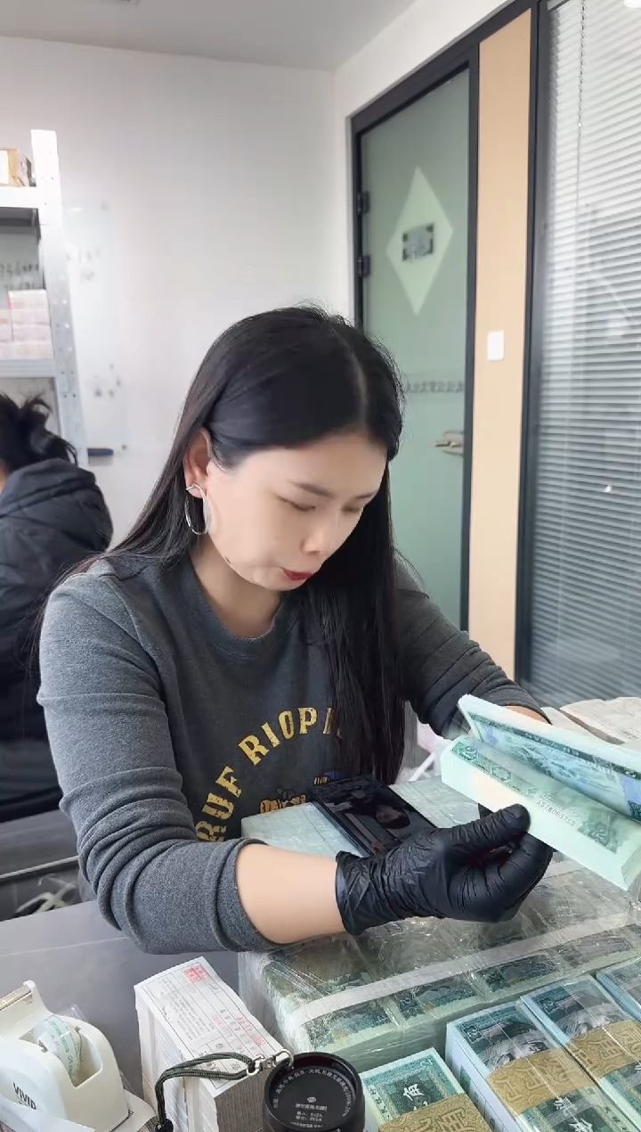 80版2元整刀 百张连号 银行鉴定 无4 尾701