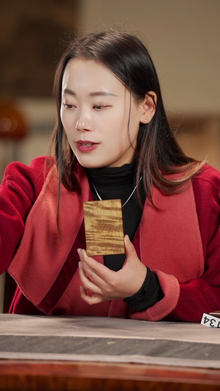 【闪购商品】金丝楠木艺满花精工紫包金中支烟盒921