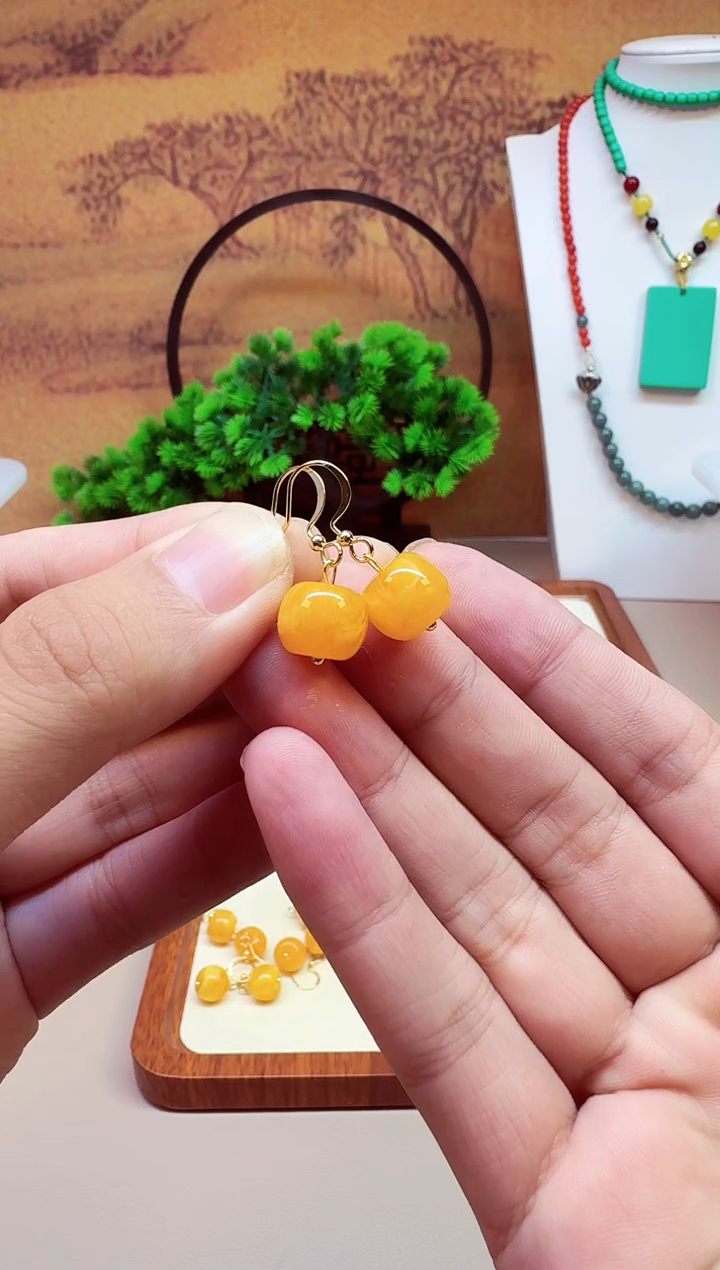 14K金镶嵌蜜蜡耳饰E01