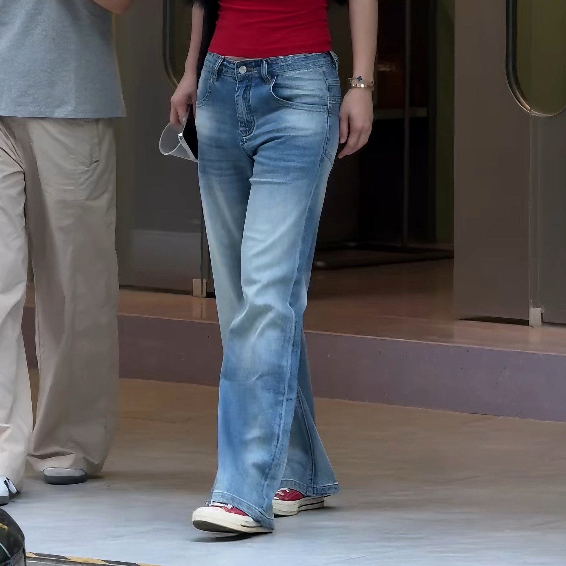 叮叮｜多重套色洗水工艺宽松拖地牛仔裤