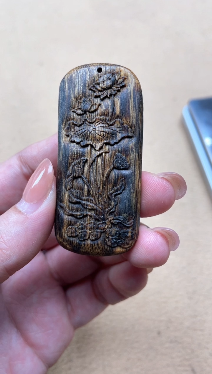 【闪购商品】沉香吊坠棋楠红金猊雕刻吊坠6.2*2.7