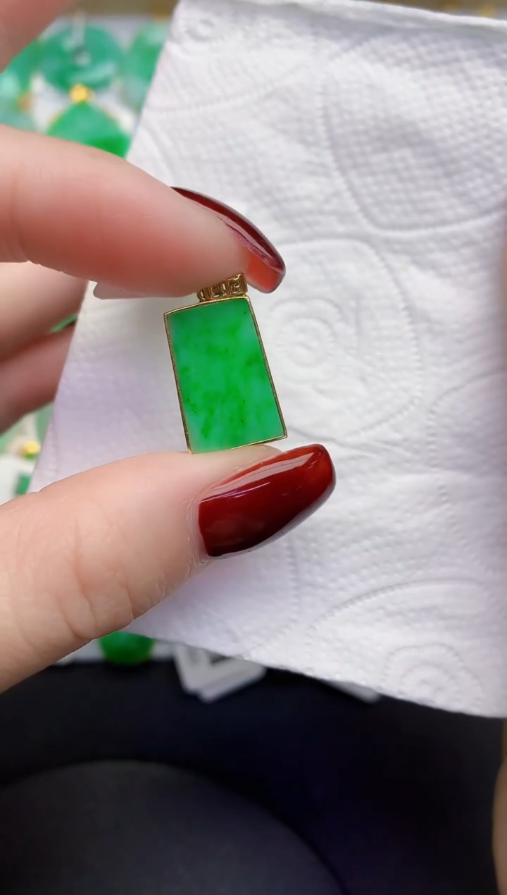 颈饰18K金镶嵌翡翠缅甸天然翡翠A货