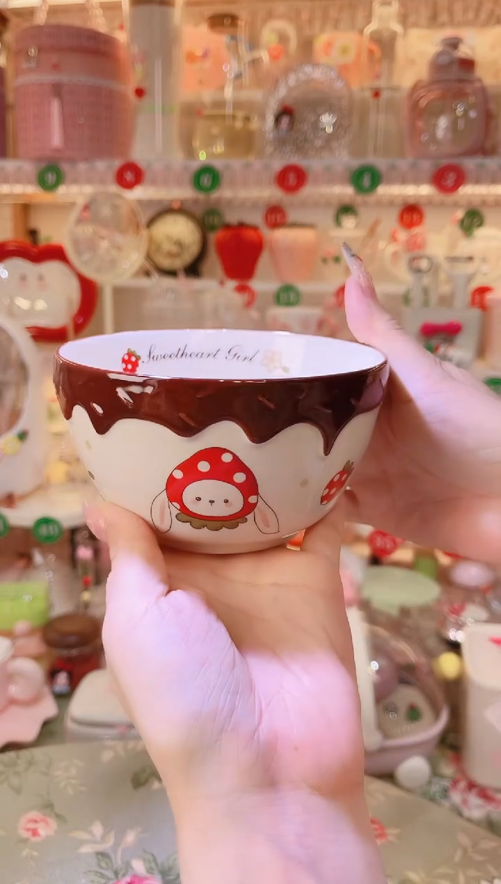 摆件品质好发货快放心拍！草莓兔米饭碗