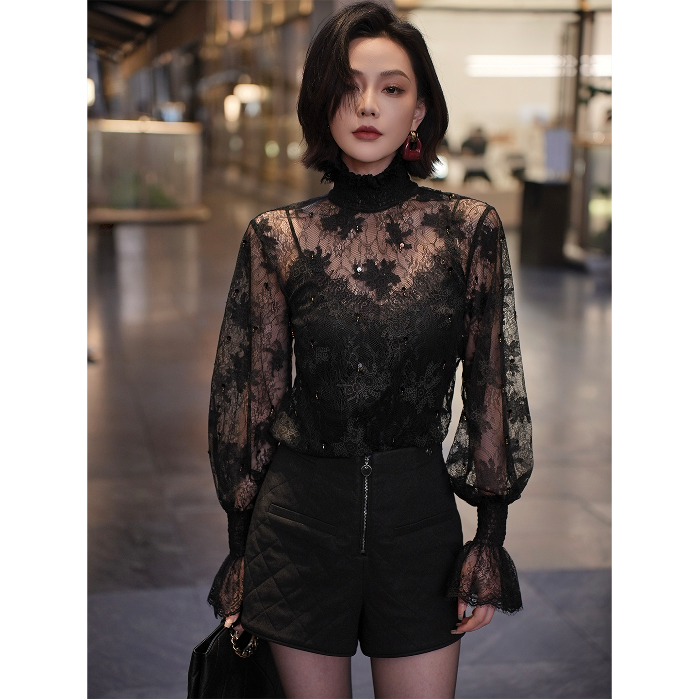 Tyike【浪漫基因】蕾丝上衣衬衫时尚百搭气质打底黑色镂空秋冬