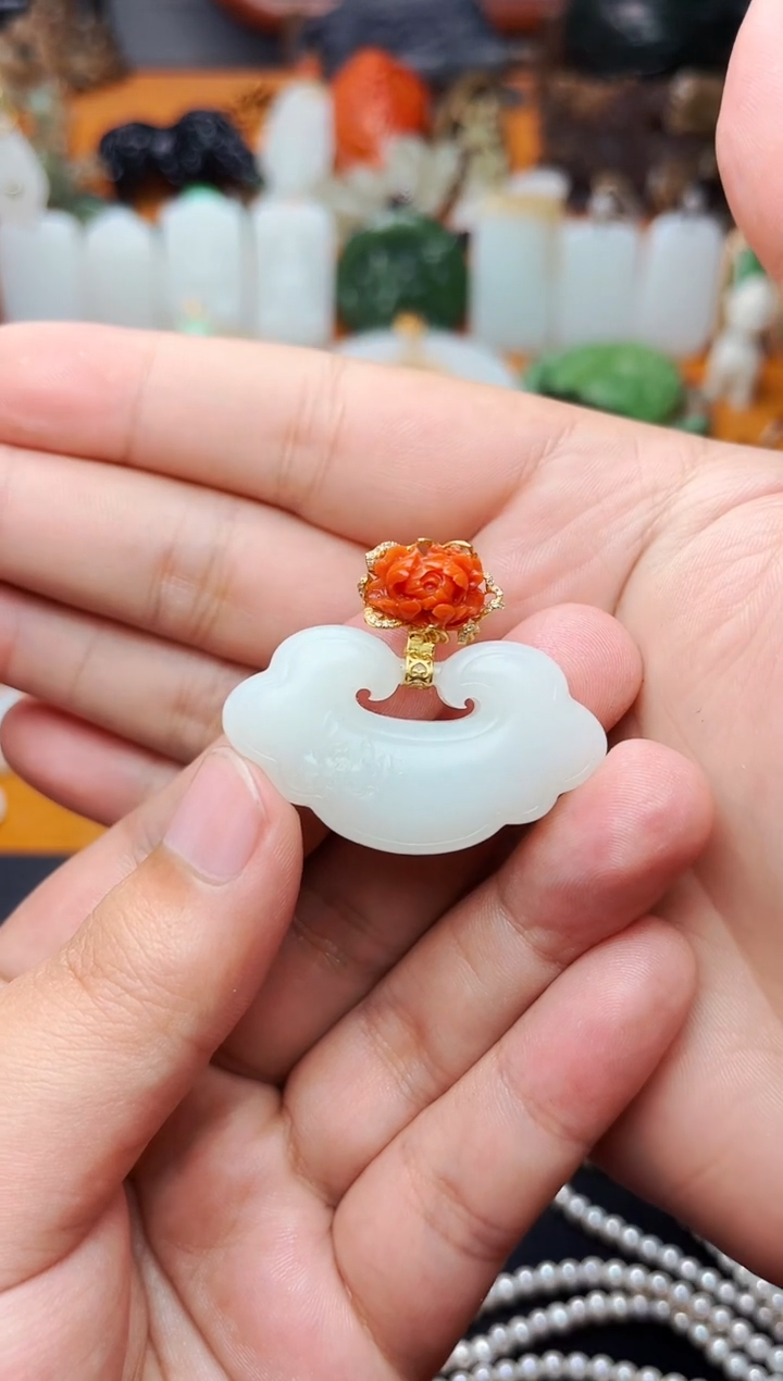 【闪购商品】和田玉颈饰18K金镶嵌锁01