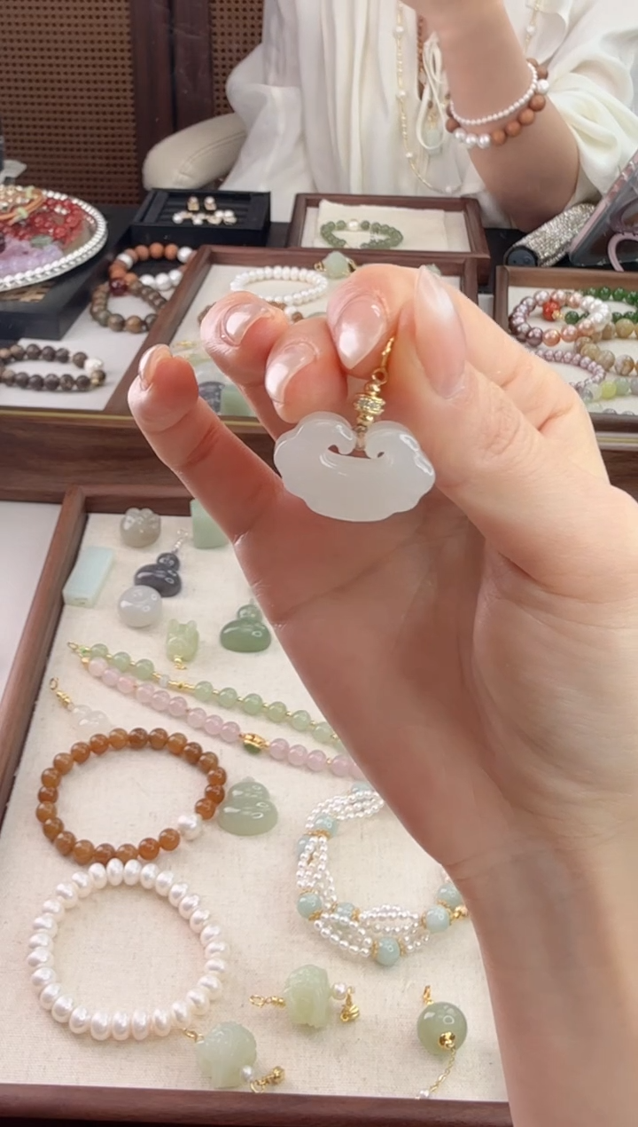 香榧木吊坠我****斤锁301