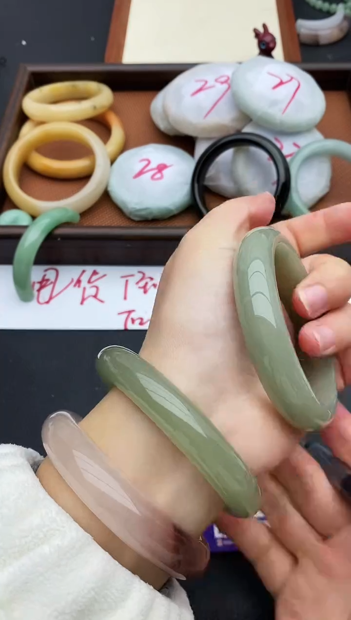 未镶嵌手镯石英质玉168+56/57