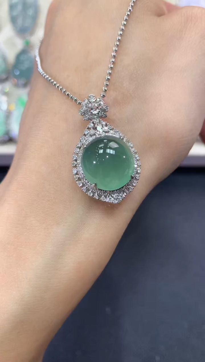 【闪购商品】翡翠吊坠(不含链)18K金镶嵌q32           