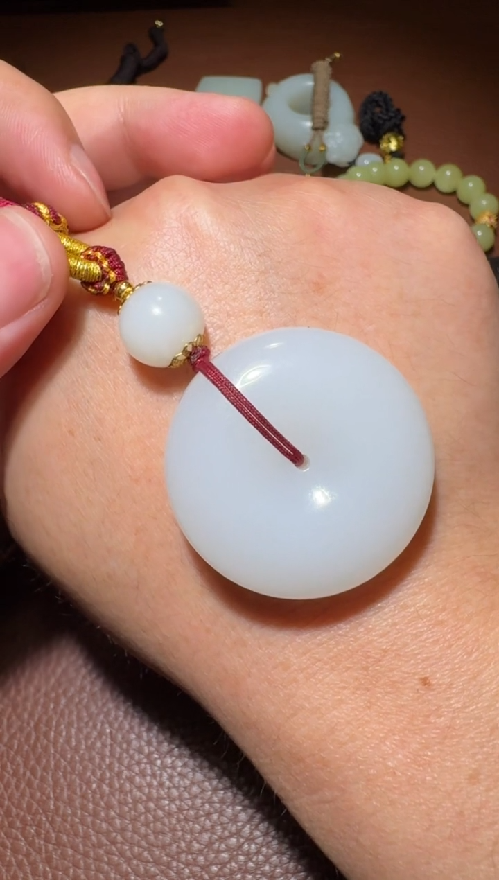 未镶嵌和田玉挂件和田玉