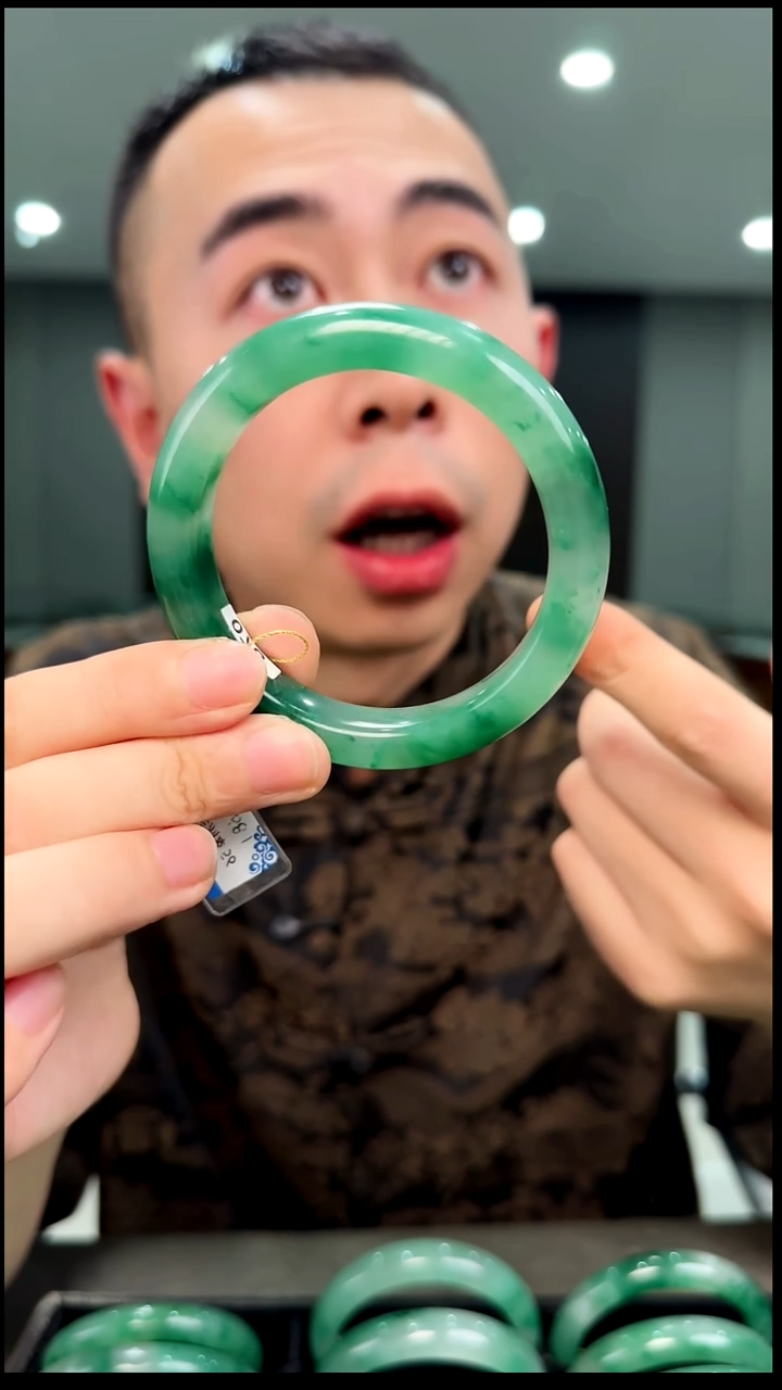 未镶嵌手镯石英质玉马*茹56