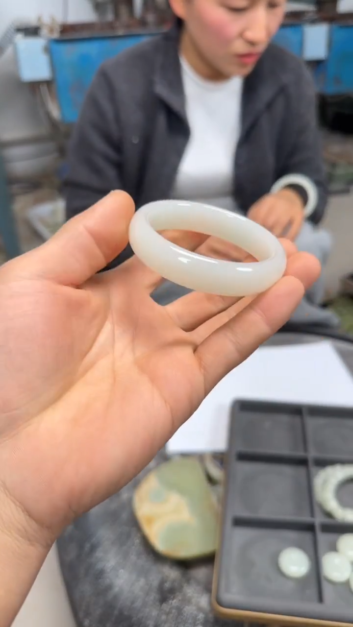  暖白黄白正圈平安镯