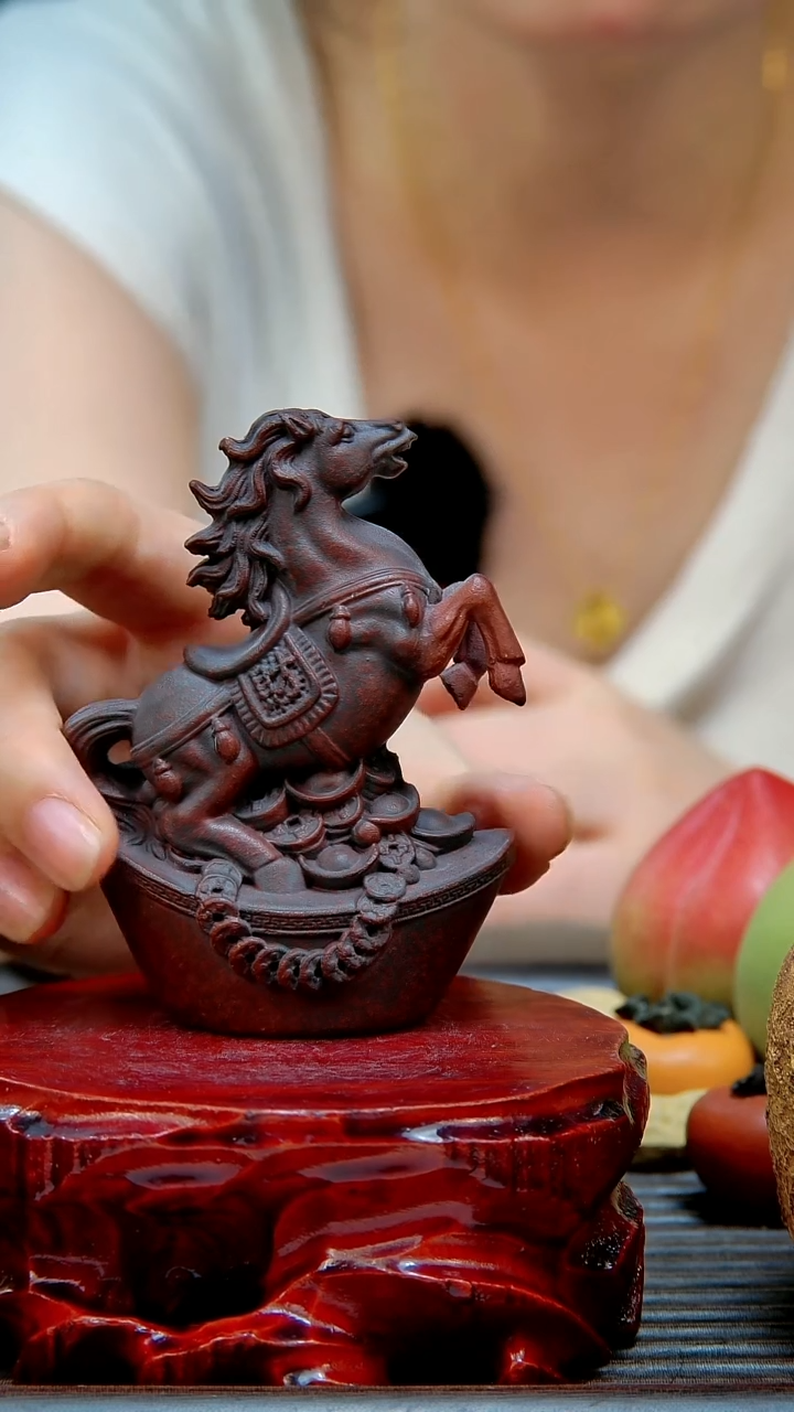 宜兴紫砂手工元宝马