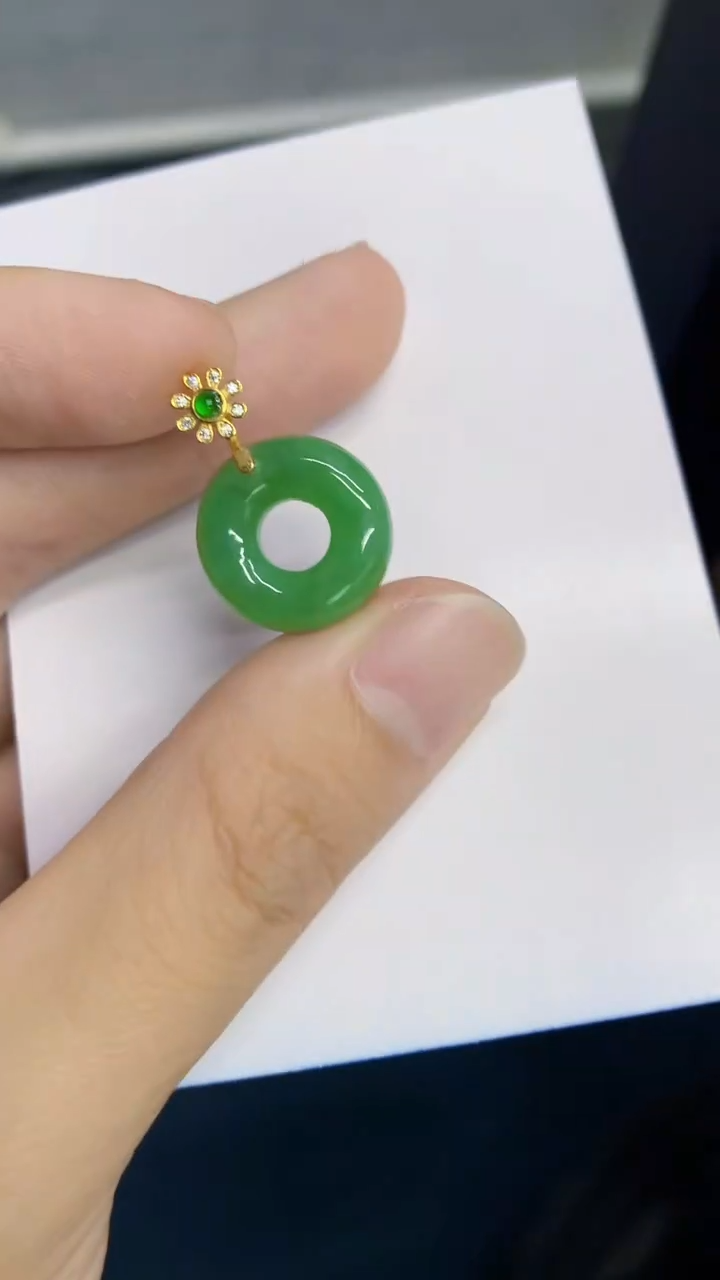 翡翠未镶嵌颈饰             1