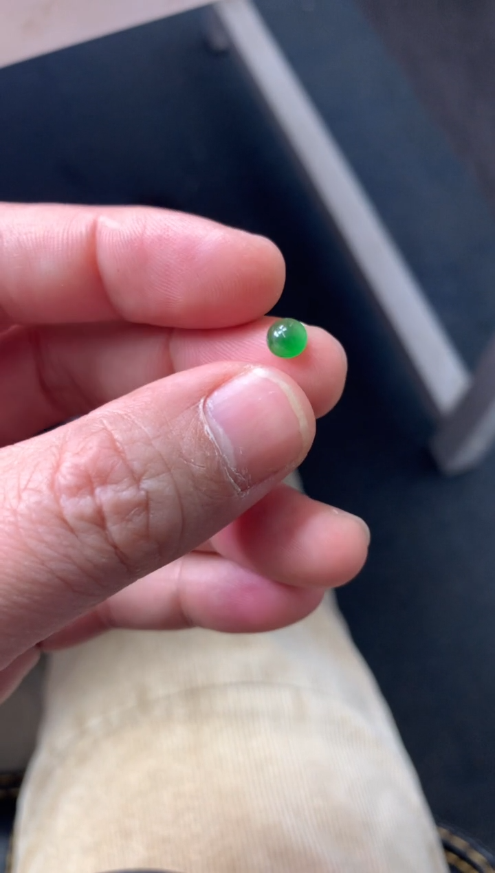 【闪购商品】翡翠颈饰未镶嵌蛋面