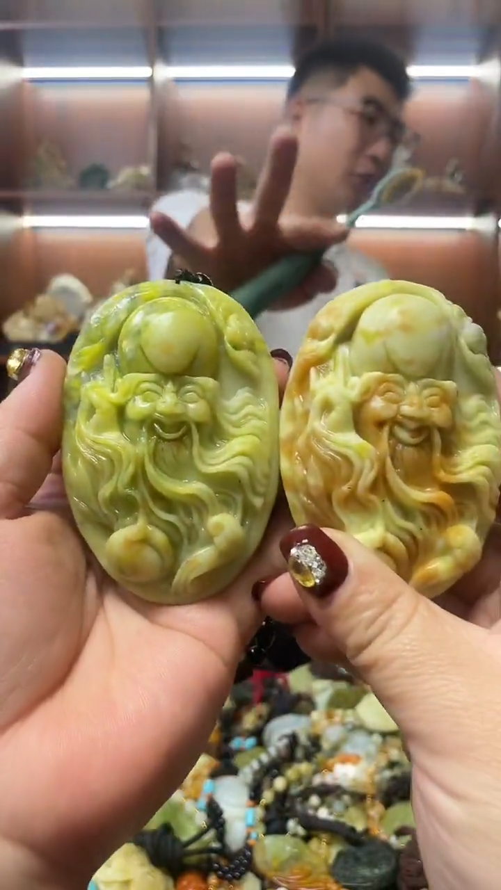 未镶嵌蛇纹石玉手把多样性发货发其中一件