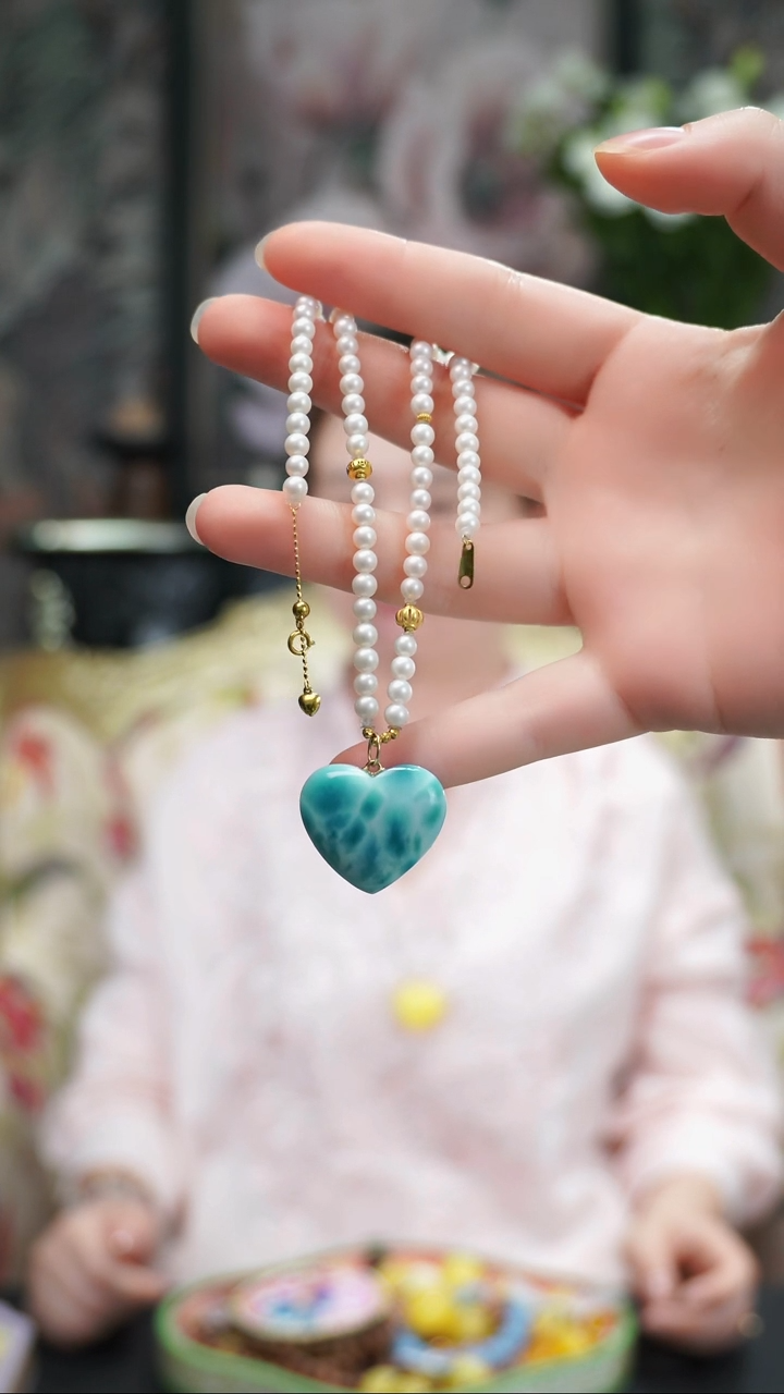 18K金镶嵌针钠钙石（海纹石）手链手串