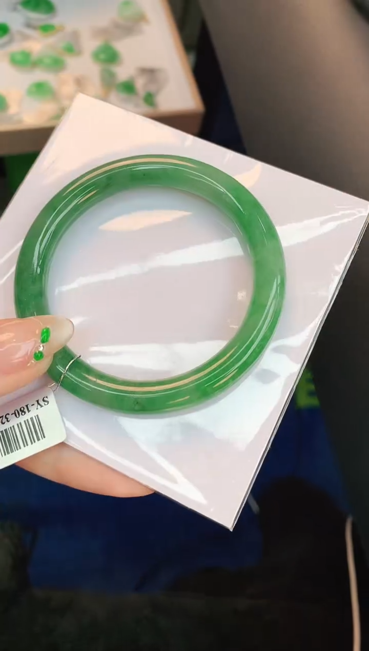 【闪购商品】翡翠手镯未镶嵌赠礼盒证书 珍珍