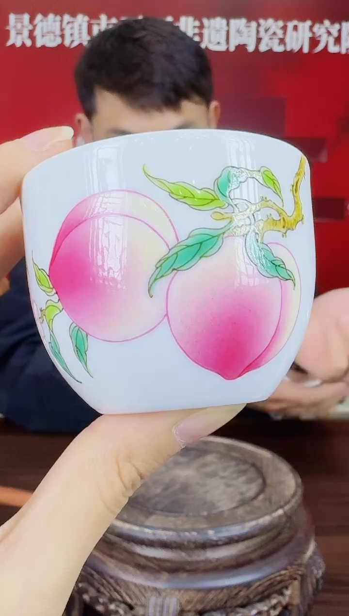瓷012函夏非遗粉彩寿桃两桃长寿主人杯