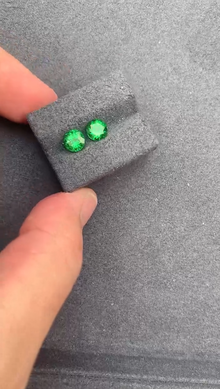 【闪购商品】石榴石裸石未镶嵌沙弗莱2P