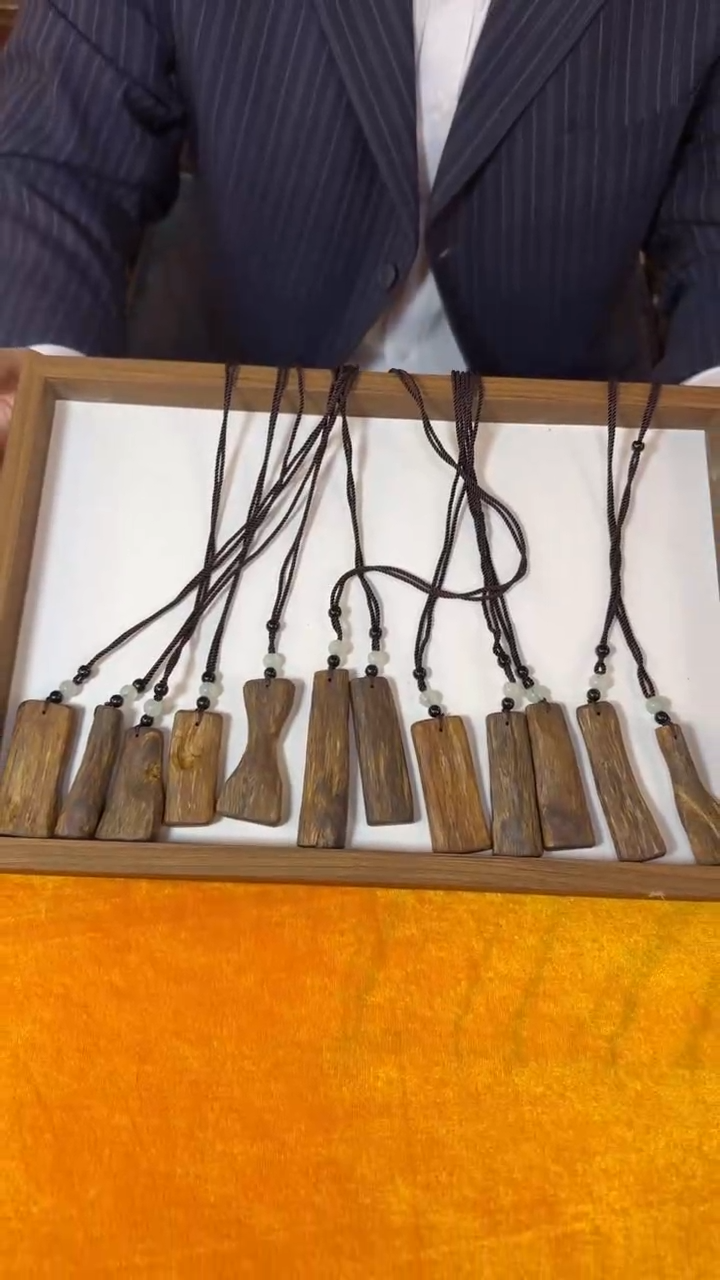 【闪购商品】沉香手串472003/472002随形脖牌多样发