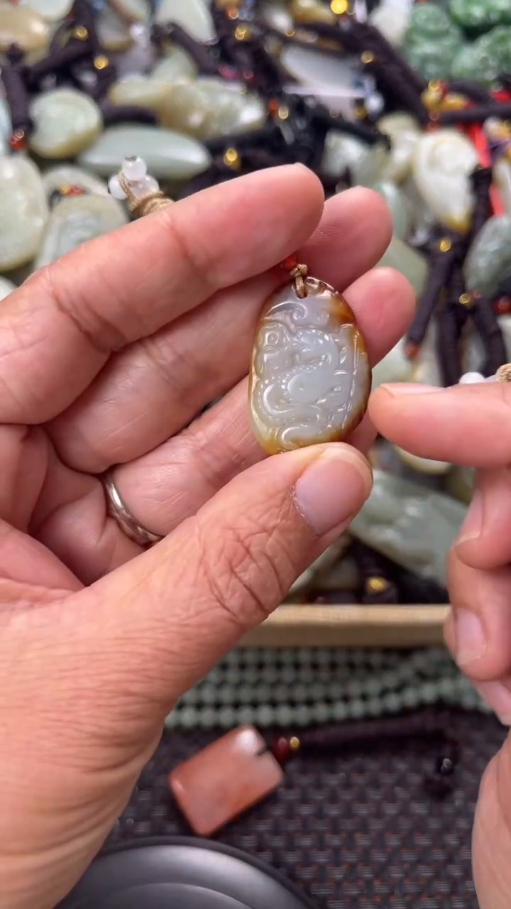 【闪购商品】和田玉颈饰未镶嵌多样性发货没有证书拍一发一有瑕